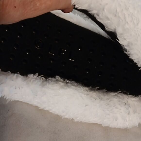 Star Wars Fuzzy Babba Slipper Socks - Picture 4 of 6